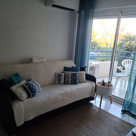 T2 Climatise A 5 Minutes A Pied De La Plage Avec Parking, Piscine Et Wifi Fréjus 외부 사진